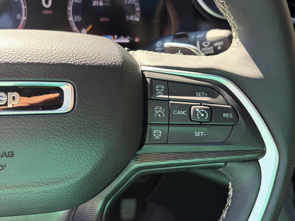 Used 2025 Jeep Grand Cherokee Laredo X w/ Luxury Tech Group I AWD/4WD image 16