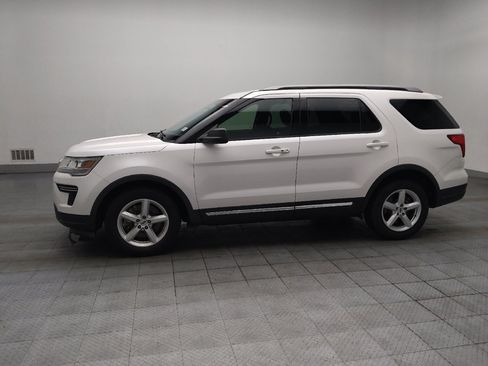 Used 2019 Ford Explorer XLT FWD image 2