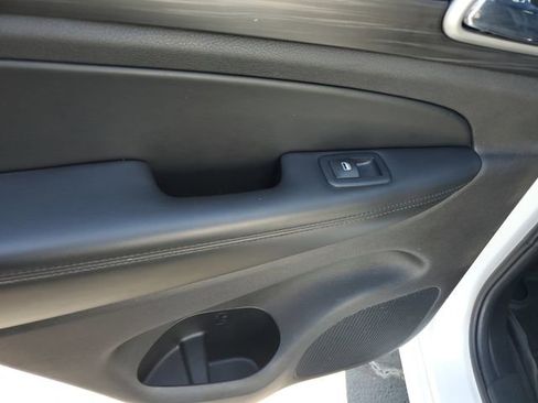 Used 2019 Jeep Grand Cherokee Altitude AWD/4WD image 15