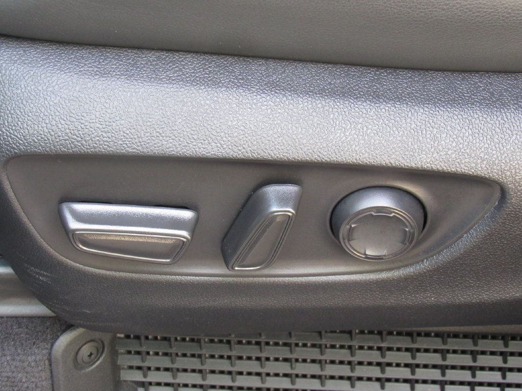 Used 2025 Toyota Sienna XSE AWD/4WD image 13