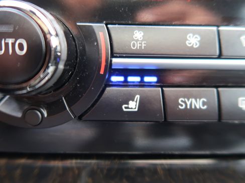 Used 2015 BMW 750Li image 23