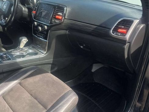 Used 2020 Jeep Grand Cherokee Altitude AWD/4WD image 9