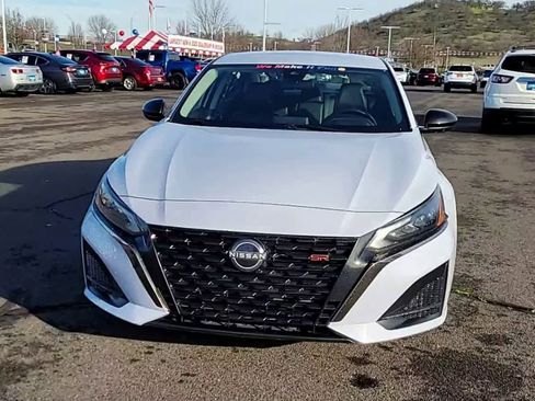 Used 2023 Nissan Altima 2.5 SR image 3