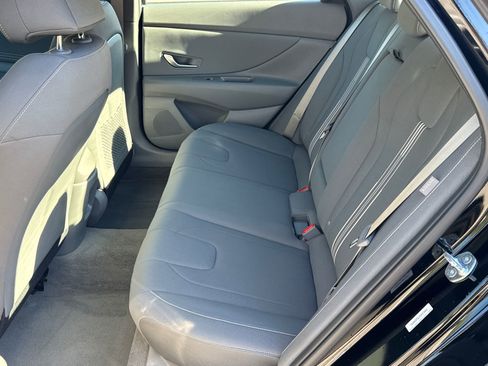 Certified 2025 Hyundai Elantra SEL image 20