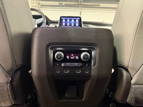 Used 2021 GMC Yukon SLT w/ SLT Premium Package image 27