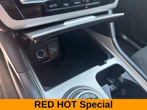 Used 2023 Ford Explorer XLT image 28