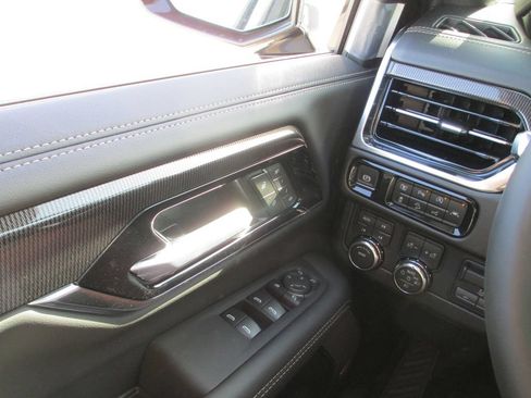 New 2026 GMC Yukon XL Elevation w/ Elevation Premium Package AWD/4WD image 19