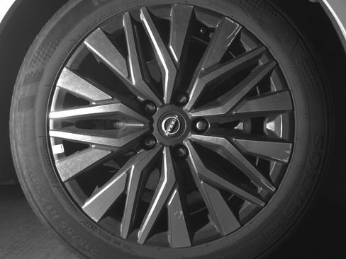 Used 2025 Nissan Altima 2.5 SV FWD image 12