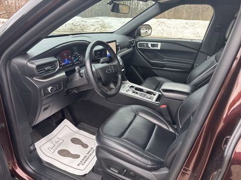 Used 2020 Ford Explorer XLT w/ Equipment Group 202A AWD/4WD image 24