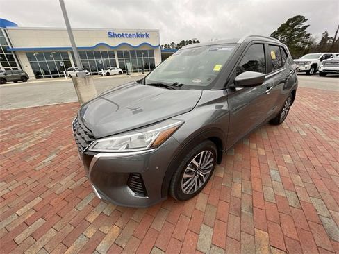 Used 2022 Nissan Kicks SV image 11