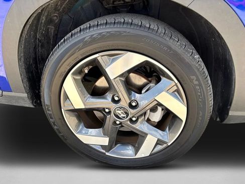 Used 2025 Hyundai Venue SEL FWD image 9