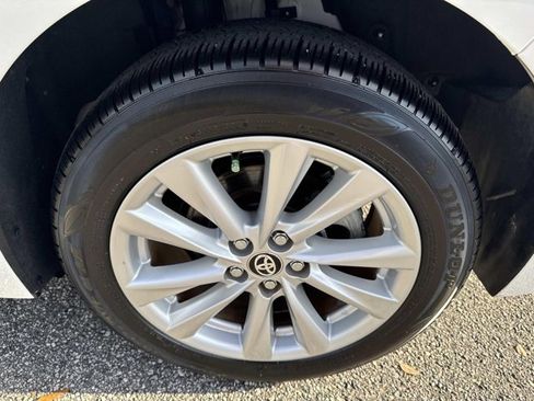 Certified 2025 Toyota Corolla SE image 31