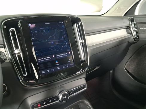 Certified 2024 Volvo XC40 B5 Ultimate w/ Protection Package Premier AWD/4WD image 28