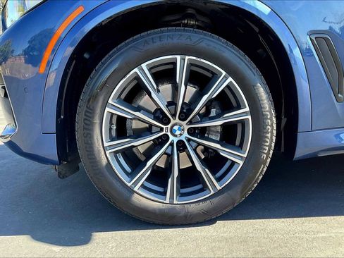 Used 2022 BMW X5 xDrive40i w/ M Sport Package image 12