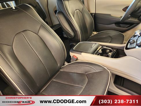 Used 2023 Chrysler Pacifica Limited FWD image 24