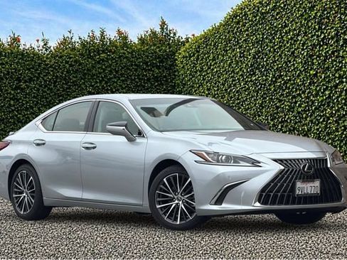 Used 2025 Lexus ES 300h w/ Premium Package FWD image 2