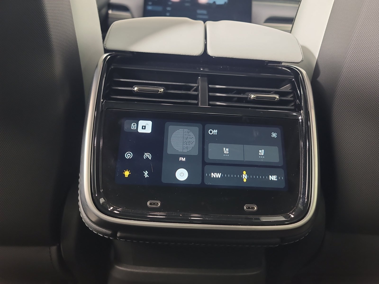 Used 2025 Rivian R1T Adventure Dual AWD/4WD image 28