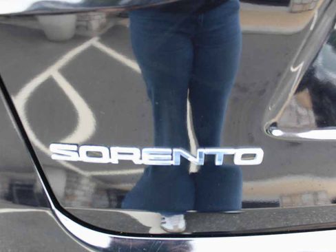 Used 2017 Kia Sorento AWD image 7
