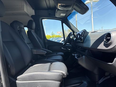Used 2022 Mercedes-Benz Sprinter 2500 image 22