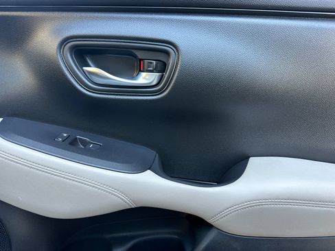 Used 2023 Honda HR-V LX image 21