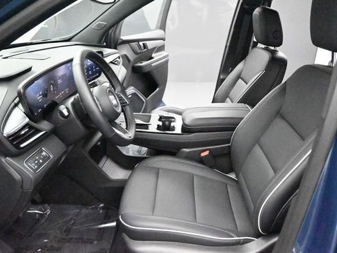 Used 2025 Buick Enclave Preferred AWD/4WD image 9