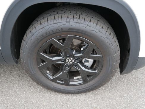 Used 2025 Volkswagen Atlas Peak Edition SE AWD/4WD image 15