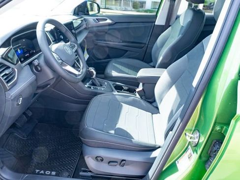 New 2026 Volkswagen Taos SE image 18