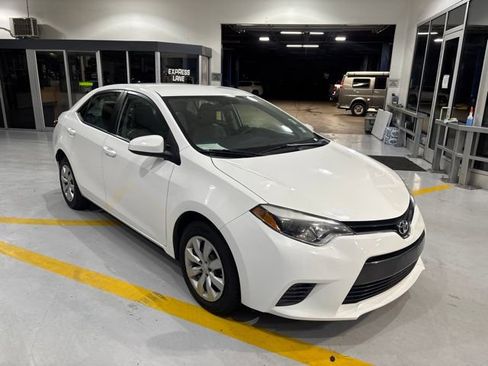 Used 2016 Toyota Corolla LE FWD image 4