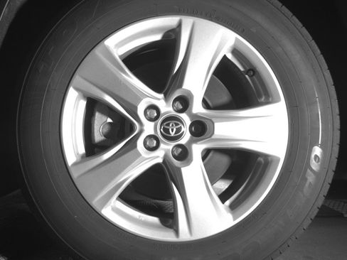 Used 2025 Toyota Highlander LE image 12