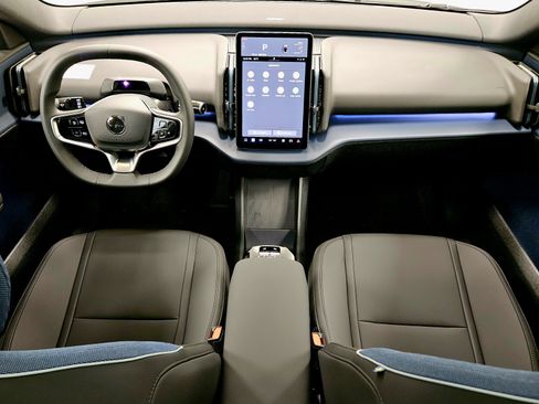 New 2026 Volvo EX30 Plus w/ Protection Package Premier AWD/4WD image 13