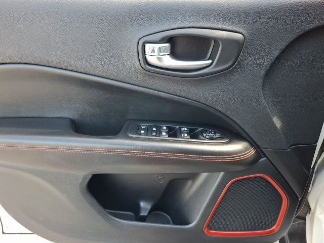 Used 2019 Jeep Compass Trailhawk AWD/4WD image 12