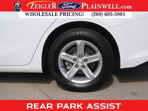 Used 2024 Chevrolet Malibu LS w/ Driver Confidence Package image 9