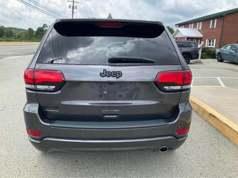 Used 2019 Jeep Grand Cherokee Altitude AWD/4WD image 4