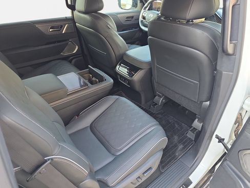 Certified 2025 INFINITI QX80 Autograph w/ Autograph Exterior Package AWD/4WD image 11
