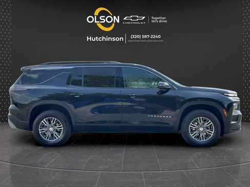 Used 2025 Chevrolet Traverse LT AWD/4WD image 12