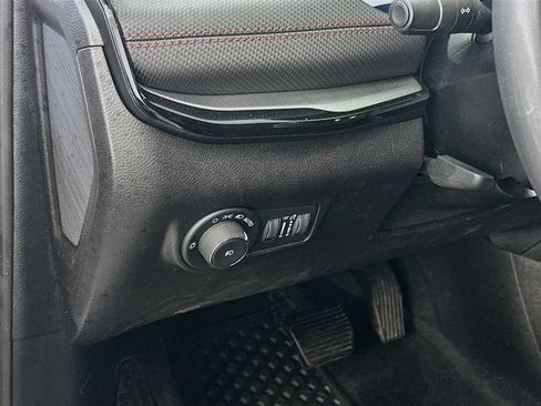 Used 2025 Jeep Compass Trailhawk w/ Trailer Tow Group AWD/4WD image 17