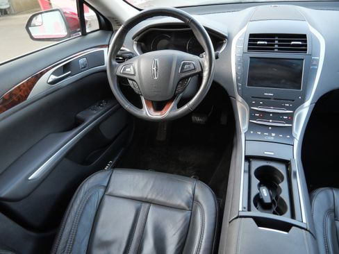 Used 2014 Lincoln MKZ image 9