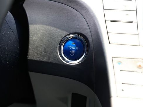 Used 2015 Toyota Prius Four image 31