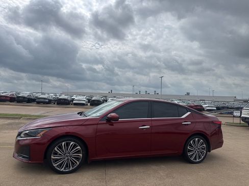 Certified 2025 Nissan Altima 2.5 SL image 12