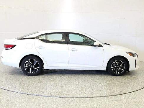 Used 2024 Nissan Sentra SV FWD image 8