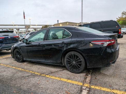 Used 2022 Toyota Camry XSE image 9