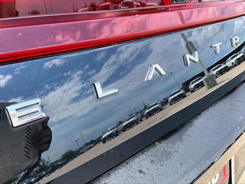 Used 2023 Hyundai Elantra SEL FWD image 10