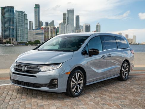 Used 2025 Honda Odyssey Sport-L image 2