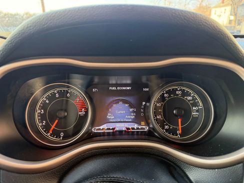 Used 2016 Jeep Cherokee Limited image 17