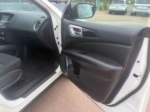 Used 2020 Nissan Pathfinder SV FWD image 18