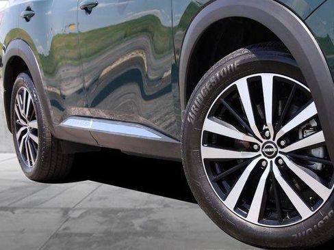Used 2025 Nissan Pathfinder Platinum AWD/4WD image 3