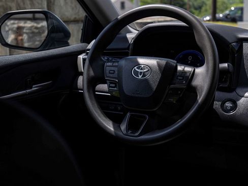 Used 2025 Toyota Camry LE AWD/4WD image 25