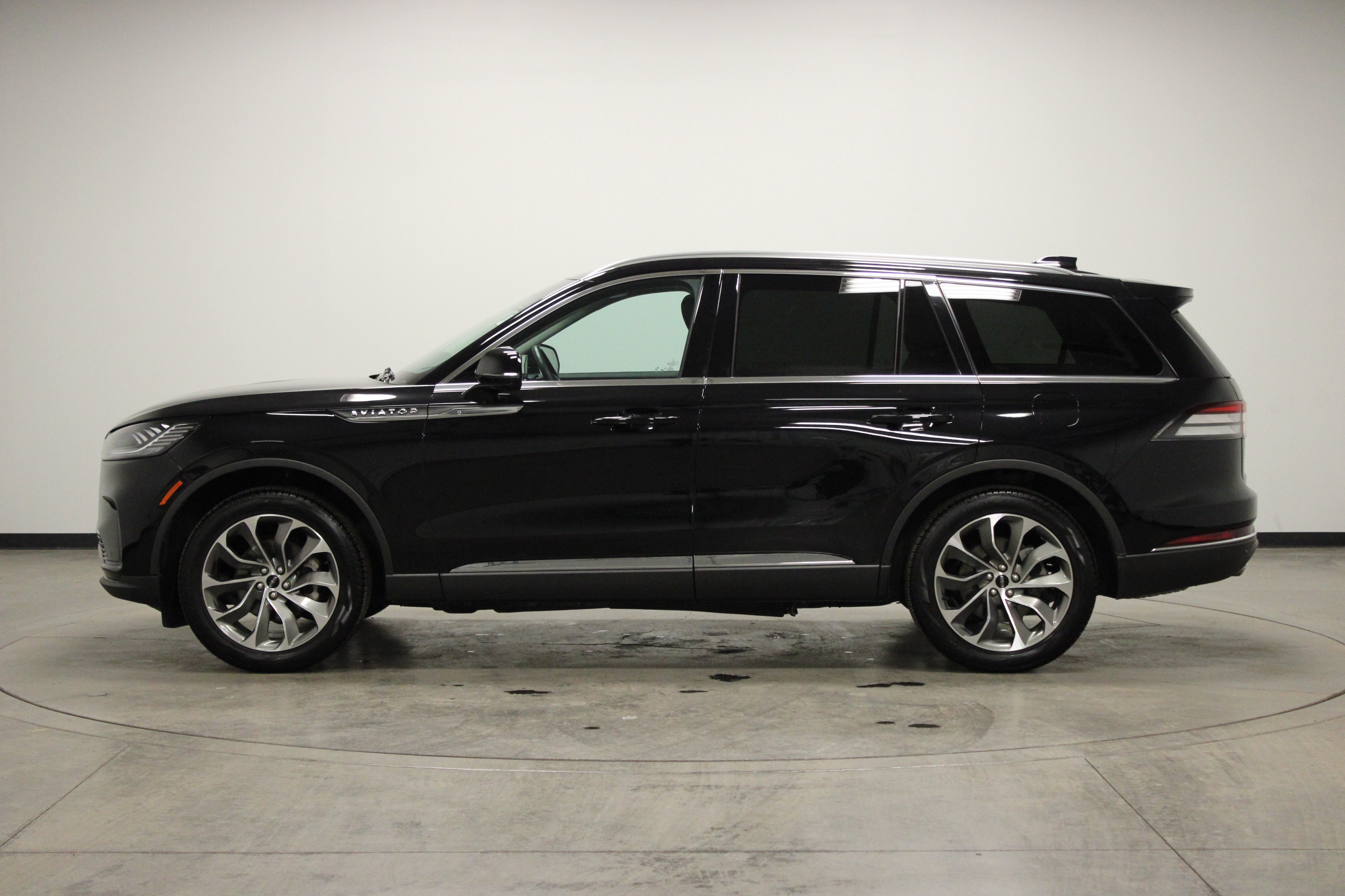 Used 2025 Lincoln Aviator Reserve AWD/4WD image 5