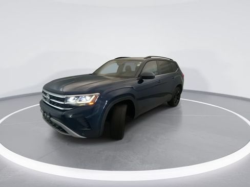 Used 2023 Volkswagen Atlas SE w/ Panoramic Sunroof Package AWD/4WD image 2