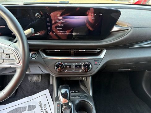 Used 2024 Buick Envista Preferred w/ Convenience I Package image 17